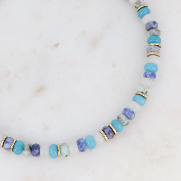 mineralen collier in knappe blauw tinten met wit