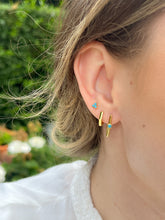 Afbeelding in Gallery-weergave laden, goudkleurige oorknopjes met turquoise steentjes | echt zilver
