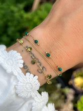 Afbeelding in Gallery-weergave laden, goudkleurig armbandje met muntjes en bolletjes van stainless steel
