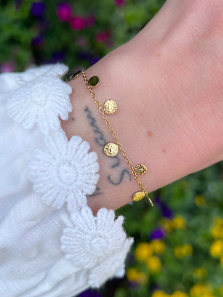 goudkleurige muntjes armband met zonnetjes | stainless steel