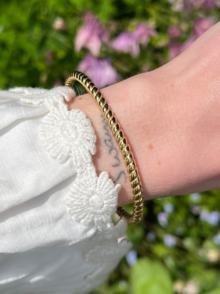 goudkleurige gevlochten bangle van stainless steel