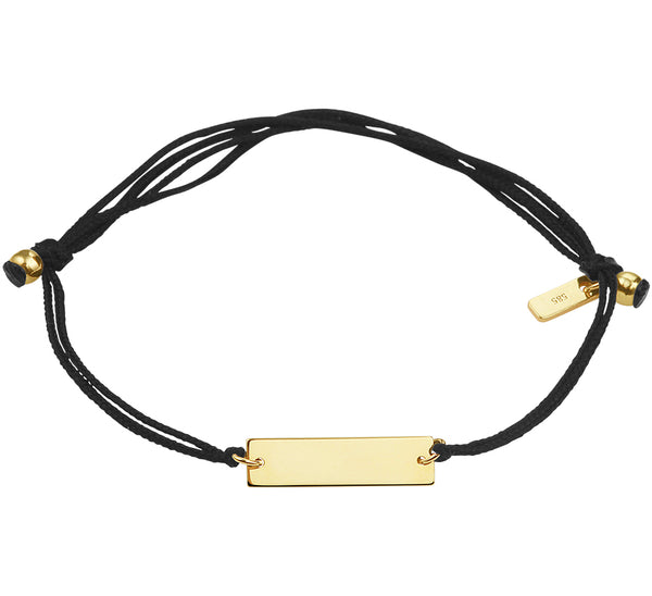 Echt gouden graveerplaatje tussen zwart zijde armbandje