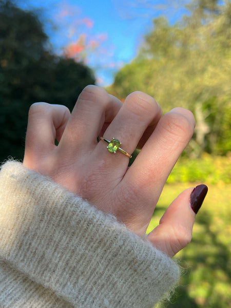 echt geel gouden ring met groene peridot | 14 krt geel goud