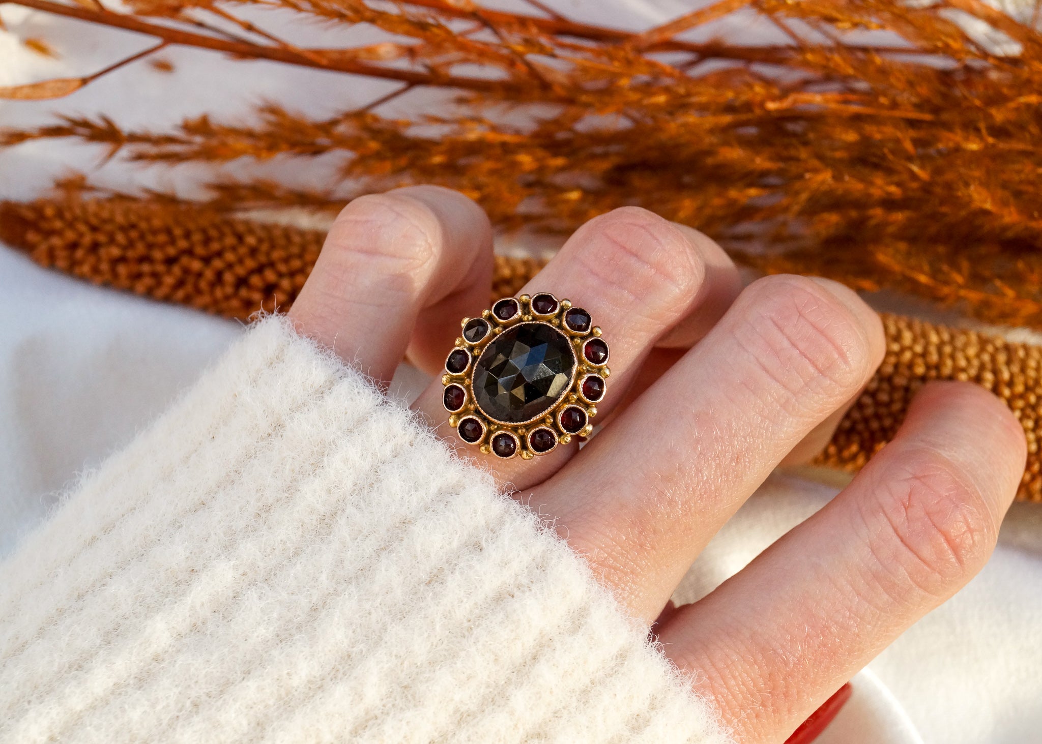 Leed Afsnijden getrouwd Vintage entourage ring bezet met granaat | 14 karaat geel goud – marjanvanes