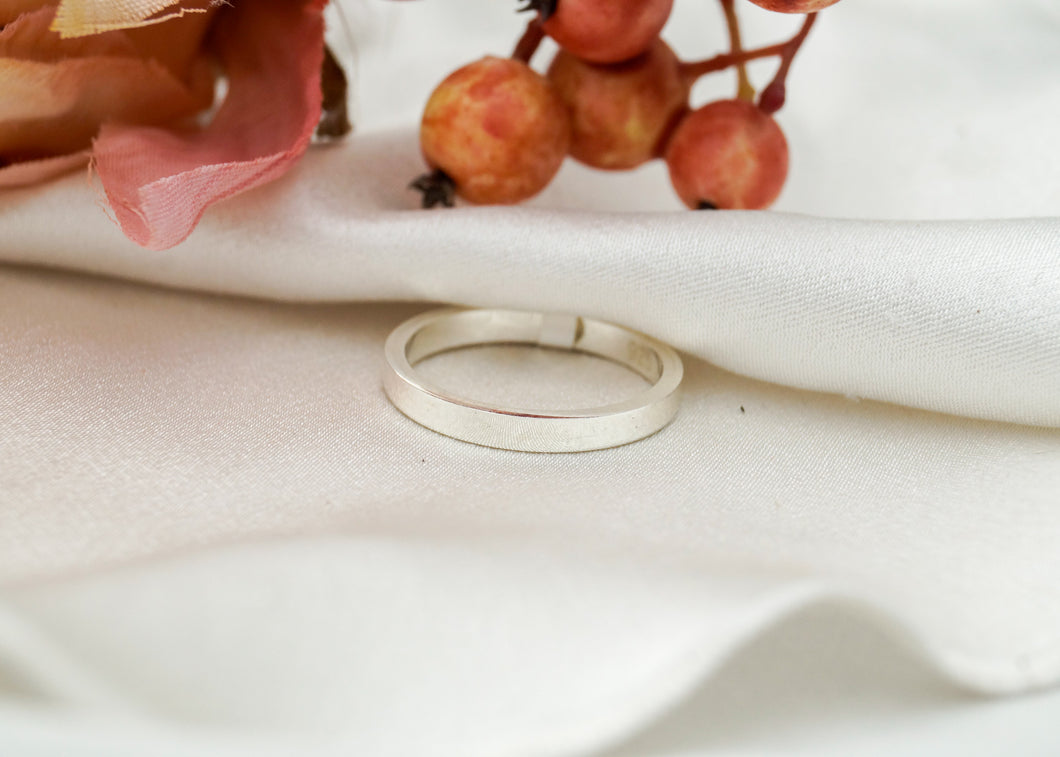 Gladde ring met gravure