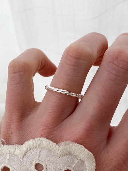 gevlochten motief ring van echt zilver