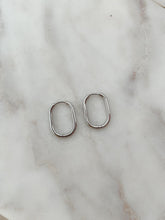Afbeelding in Gallery-weergave laden, rechthoekige oorringen van stainless steel
