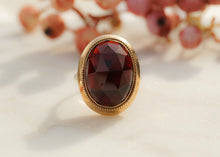 Afbeelding in Gallery-weergave laden, vintage gouden ring met granaat
