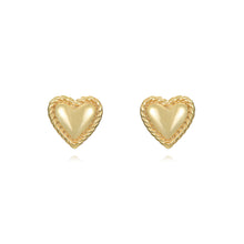Afbeelding in Gallery-weergave laden, goudkleurige mini hartjes oorknopjes | echt zilver + laagje goud
