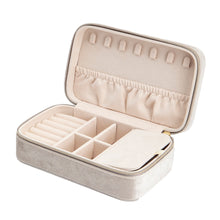 Afbeelding in Gallery-weergave laden, medium beige velvet sieradenbox
